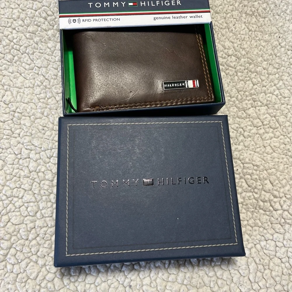 Tommy Hilfiger Dark Brown genuine Leather wallet